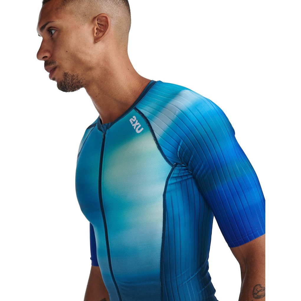 2XU Aero Tri Sleeved Top Men - spring green/majola blue | BIKE24