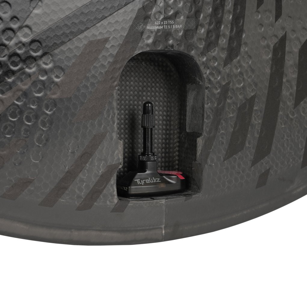 ZIPP Super-9 Disc Wheel 700C Carbon Hookless Centerlock