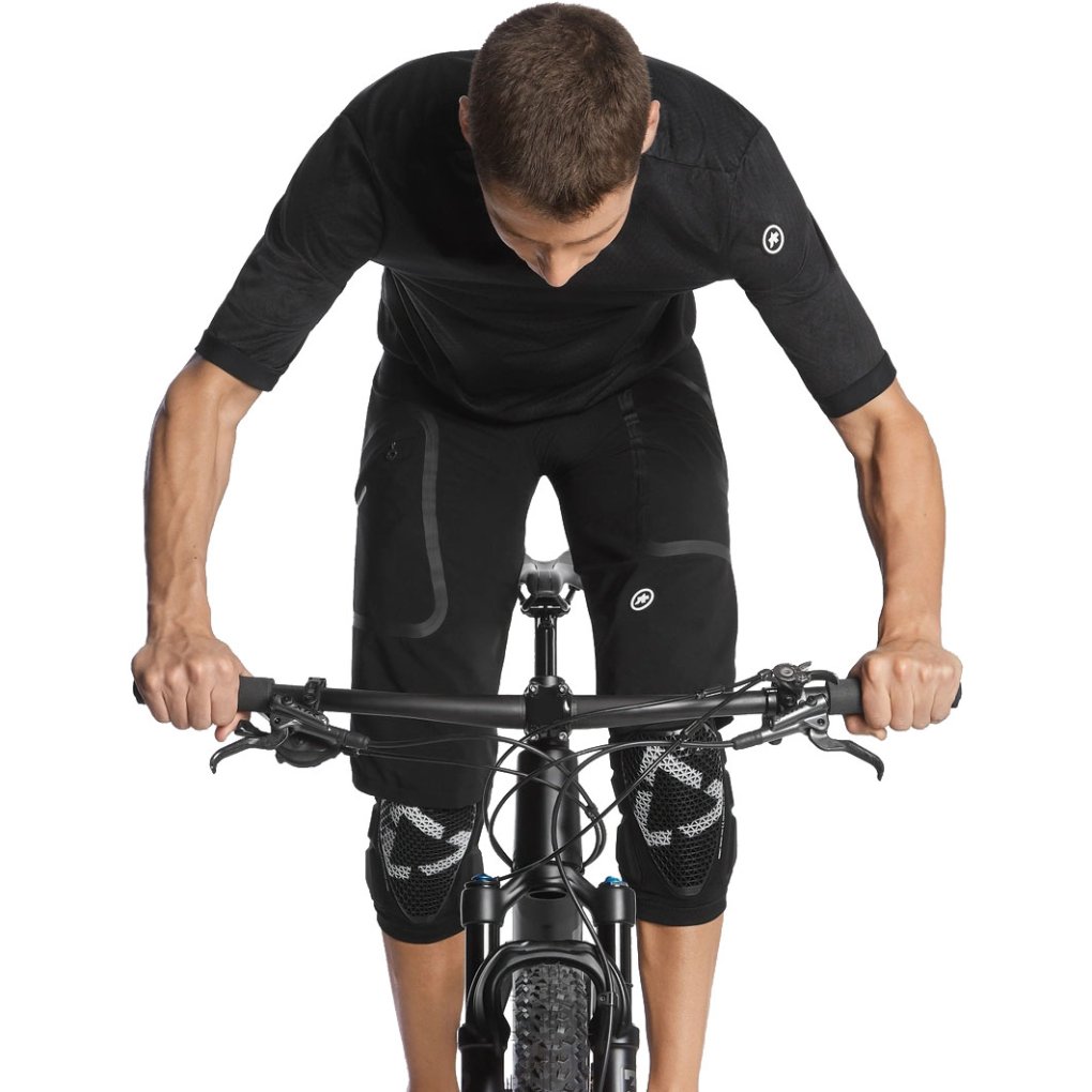 assos-trail-short-sleeve-