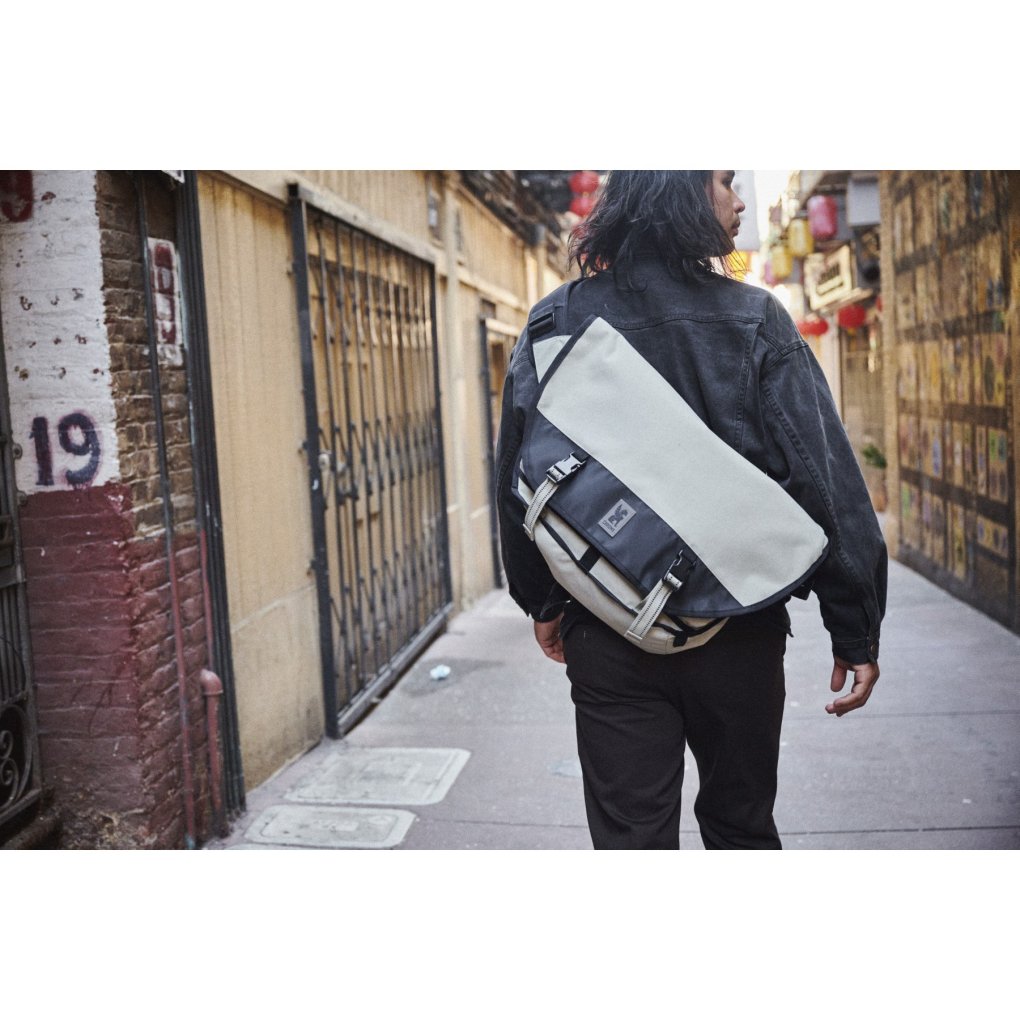 美品　CHROME　CITIZEN REFLECTIVE LIMITED Citizen 24L Messenger