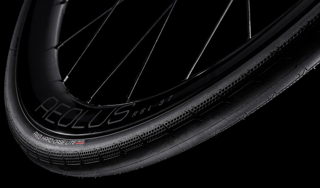 Bontrager AW3 Hard-Case Lite Road Bike Folding Tire - 32-622