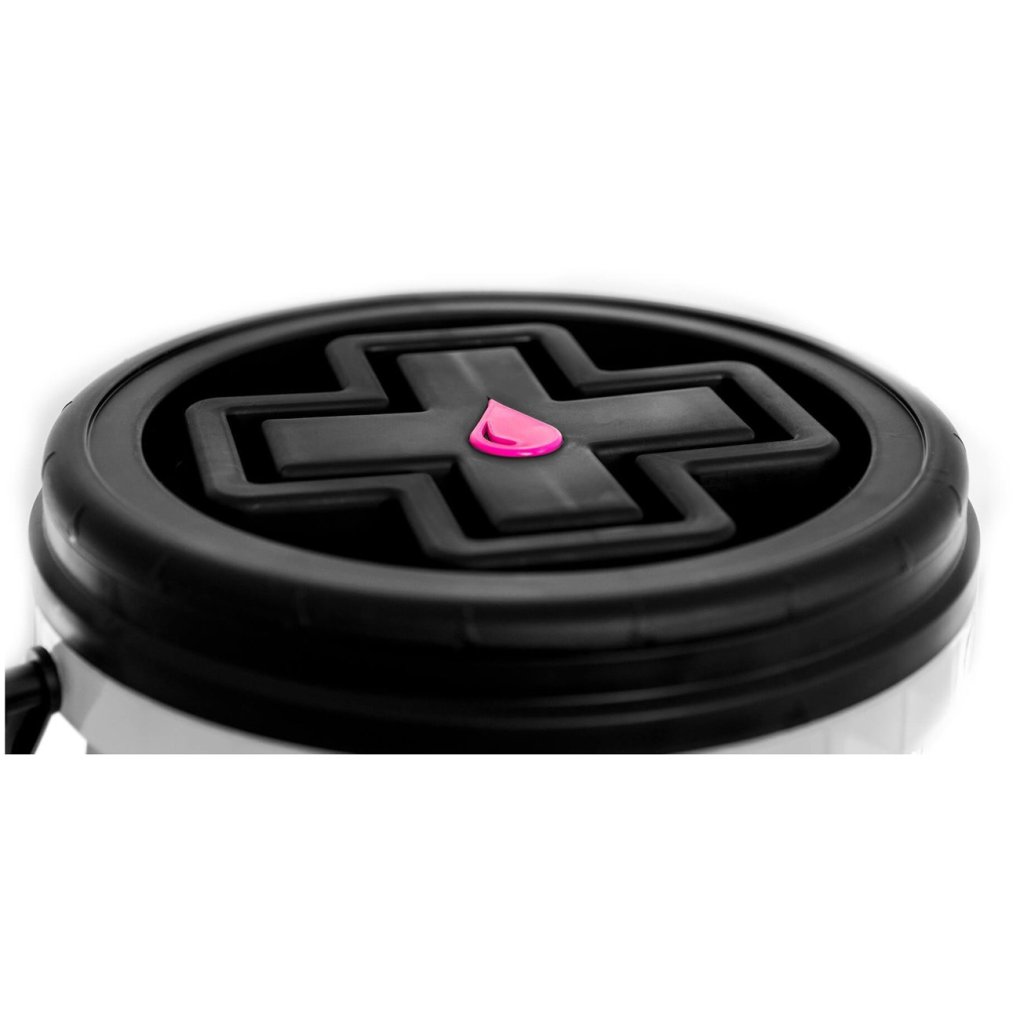 Muc-Off Bicycle Bucket Kit | BIKE24