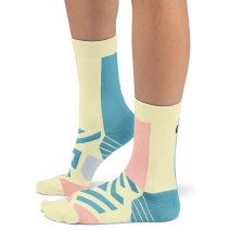 On Performance Mid Sock 1 W Rose Flamingo Calcetines trail running mujer :  Snowleader