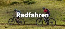 Osprey Rucksäcke: Perfekte Begleiter zum Radfahren Frau und Mann beim Radfahren mit Osprey Rucksäcken