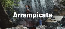 Persone che praticano arrampicata con abbigliamento Patagonia