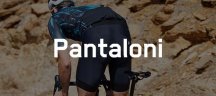 Ciclista con pantaloni Assos