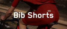 Bib shorts van FINGERSCROSSED Een persoon draagt een korte fietsbroek.