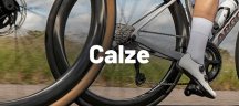 Ciclista con calze GripGrab