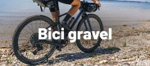 Persona su una bici da gravel
