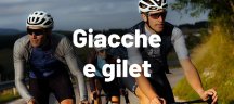 Due ciclisti con addosso una giacca da ciclismo