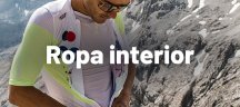 MAAP - Ropa interior Persona que se sube la cremallera de su maillot y debajo tienen una camiseta interior blanca