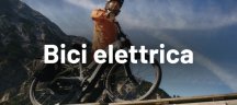 Biciclette elettriche Giant Ciclista su un trail