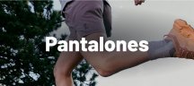 Pantalones On Running Persona con pantalones cortos violetas y zapatillas naranjas