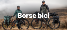 Persone in bici con borsa VAUDE