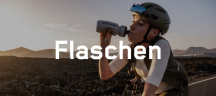 Flaschen von FINGERSCROSSED Eine weibliche Person trinkt aus einer Flasche.