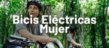 Bicicletas Haibike – Alta Calidad en Equipamiento Mujer con una bicicleta eléctrica descansando en el bosque