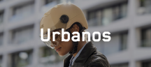 Cascos urbanos de ciudad Kask Chica, mujer en la ciudad con un casco urbano de bicicleta KASK