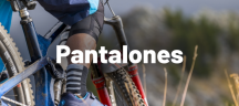 Persona en una bicicleta con pantalones de ciclismo