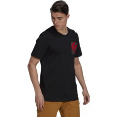 gm4584-app-on-model-walking-