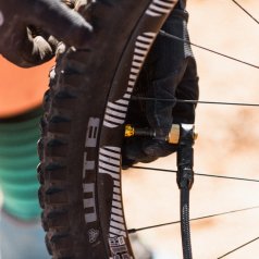 アクセサリー Lezyne Gravel Digital Drive Floor Pump GRAVEL DIGITAL DRIVE | BIKE FLOOR PUMP