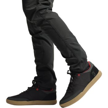 CHROME Bromley Low Shoes - Black / Gum | BIKE24