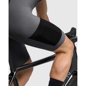 Assos TACTICA KIESKÄFER T5 Gravel Bib Shorts Men - robust grey