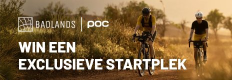 POC Badlands-loting voor startplaatsen – Twee mensen gaan met POC-helmen door de Badlands