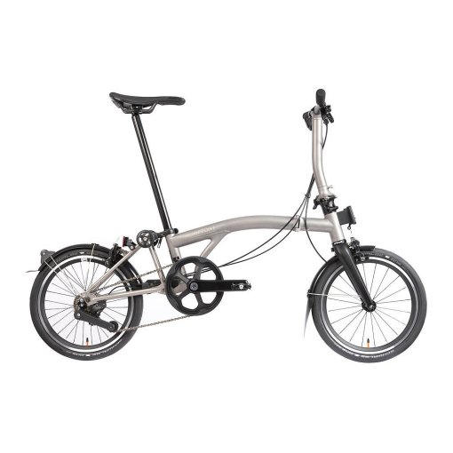 Photo produit de Brompton 16&quot; Vélo Pliant - T Line Urban - 4-Speed - Low Bar - Standard Seatpost - 2026 - blasted ti