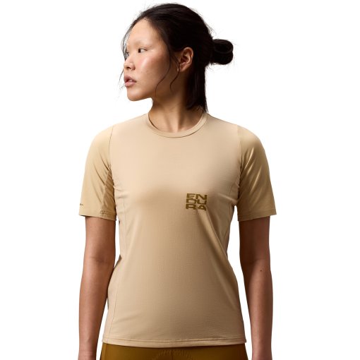 Immagine prodotto da Endura Alltrack Ride Tech Maglietta a manica corta da donna - sand