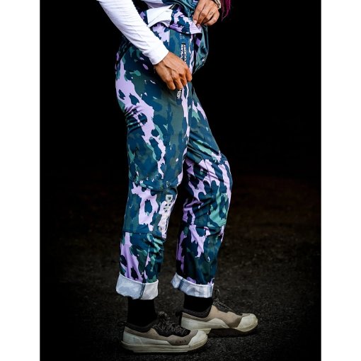 Produktbild von DHaRCO Gravity Hose Damen - Isa Signature - Purple Leopard