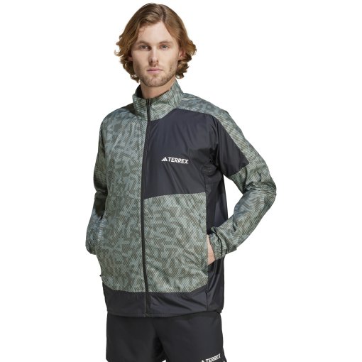 Foto de adidas Chaqueta Cortavientos Hombre - TERREX Trail - silver green/black IW9238