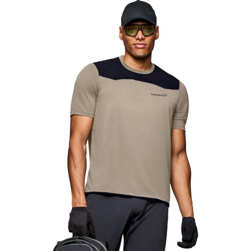 Photo produit de Norrona skibotn equaliser tech T-shirts hommes - Winter Twig/Caviar Black