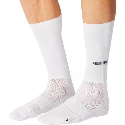 Produktbild von FINGERSCROSSED Aero Logo Fahrradsocken - Horizontal - Weiß