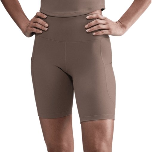 Photo produit de Nike Short 8&quot; Femme - Dri-FIT One High Rise - mink brown/black FZ6758-233