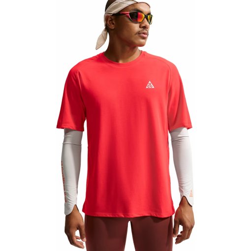 Productfoto van Nike ACG Solar Chase Dri-FIT ADV Trailrunningtop voor heren - light crimson/light crimson/summit white IO9677-696