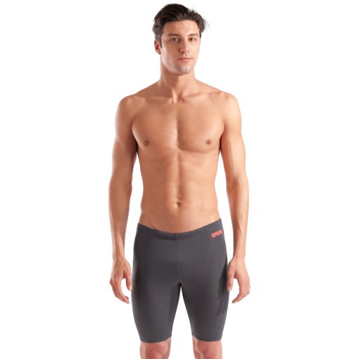 Foto de arena Performance Solid Team Swim Jammer Hombres - Asphalt/Bright Coral