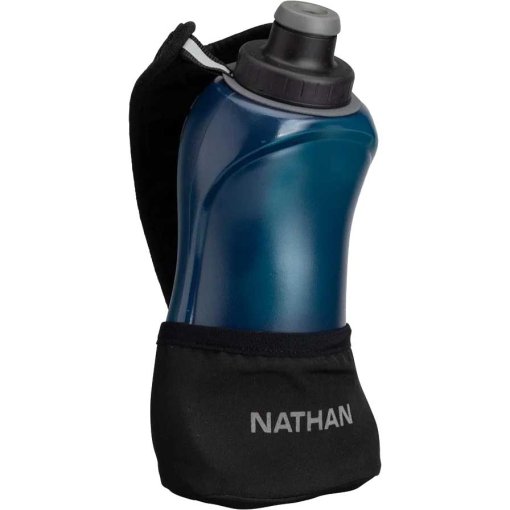 Produktbild von Nathan Sports Quick Squeeze Lite Handheld Trinkflasche 532ml - black/marine blue