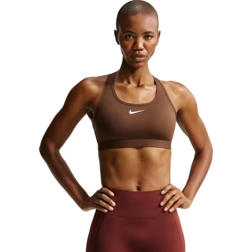 Foto de Nike Swoosh Sujetador deportivo acolchado de sujeción media para mujer - cacao wow/white DX6821-259