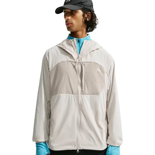 Photo produit de Nike ACG Five Towers UV Vestes pour hommes - light orewood brown/cream II/summit white IF0959-104