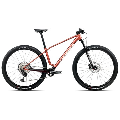 Photo produit de Orbea ALMA M30 - Vélo tout-terrain carbone - 2026 - Mars Red (matt) - Metallic Burgundy Red (gloss)
