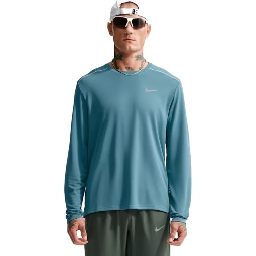 Productfoto van Nike Miler Dri-FIT Hardloopshirt met lange mouwen voor heren - smokey blue/reflective silver IF2086-008