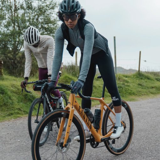 ウェア CAFE DU CYCLISTE Adrienne 3/4 XS Café du Cycliste Adrienne 3/4 Trägerhose Damen - schwarz | BIKE24 AT