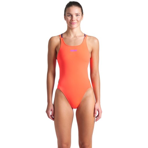 Foto de arena Performance Solid Tech Multi Back Traje de baño Mujer - Bright Coral/Plum