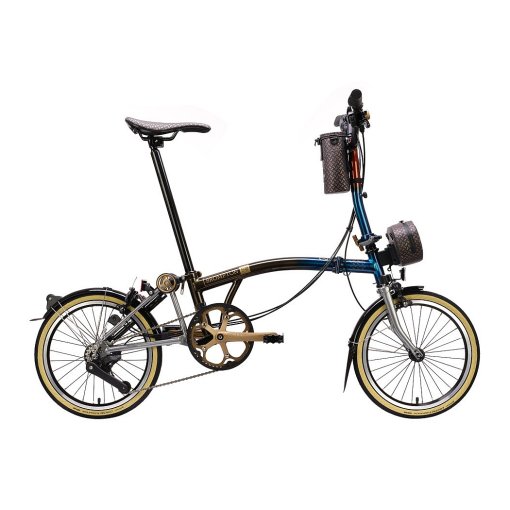 Foto de Brompton C Line - 50th Anniversary - 12-Speed - Mid Bar - Extended Seatpost - 16&quot; Bicicleta Plegable - 2025 - 1975 Special Edition