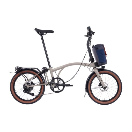 Photo produit de Brompton Vélo Pliant Électrique 20&quot; - Electric G Line City+ - 4 Speed - Raised Bar - Extended Seatpost - Rear Rack - 2026 - Traildust White