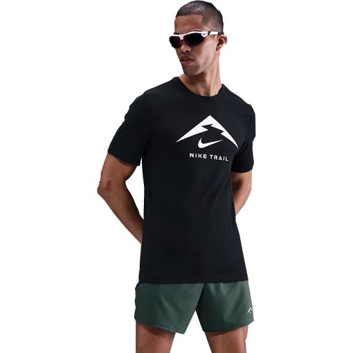 Foto de Nike Camiseta Hombre - Dri-FIT Trail Logo - black/summit white FQ3914-014