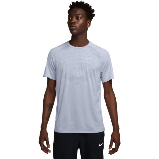 Immagine prodotto da Nike Maglietta Uomo - Dri-FIT ADV Stride - ghost/heather/reflective silver HV5203-057