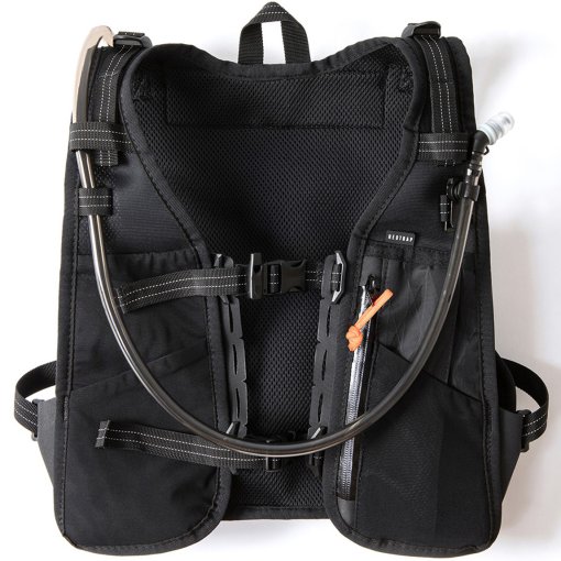 Productfoto van Restrap Rolltop Vochtregulerende vest 14L + drinkzak 2L - black