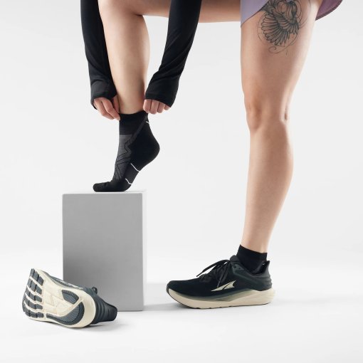 Kuva tuotteesta SmartWool Targeted Cushion Ankle Naisten juoksusukat - 001 black