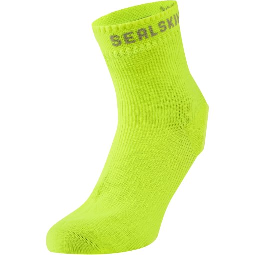 Photo produit de SealSkinz Surchaussettes Vélo Imperméables - Thetford All Weather - Neon Yellow